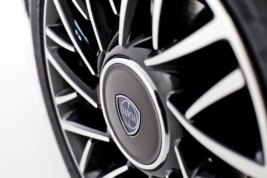 Колеса Lancia Ypsilon 30th Anniversary (846) 2015 года  (фото 16 из 22)